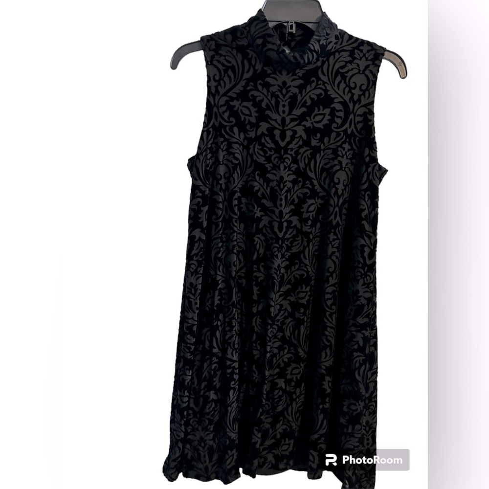 Ronni Nicole Black Midi Sleeveless w/ medium Neckline. Size 10. Gently Pre Loved